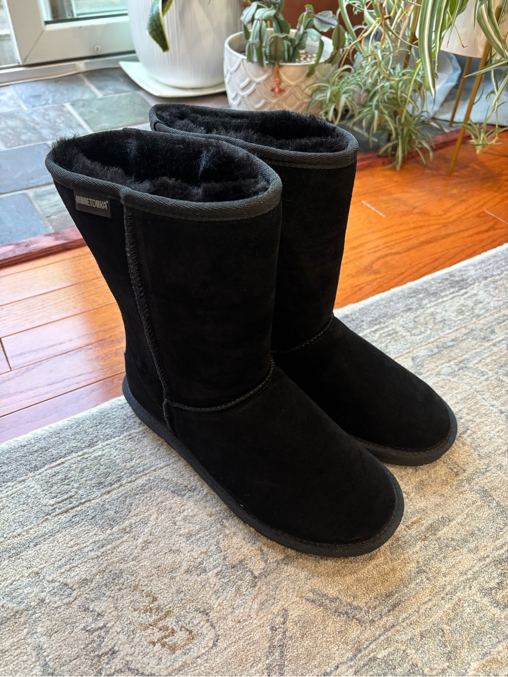Minnetonka Callahan Black Suede Shearling-Lined Winter Boots
